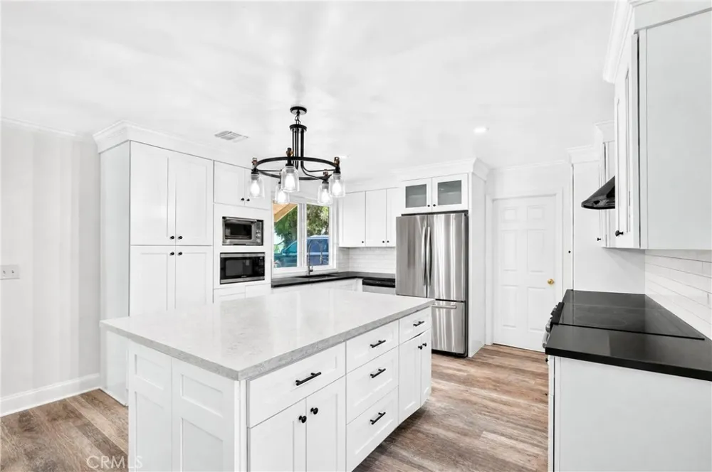 1215 Dickenson Upland, CA 91786