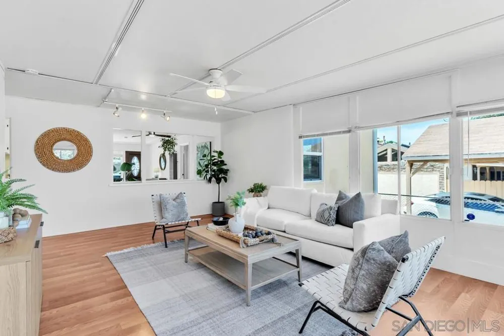 1005 E 2nd St National City, CA 91950