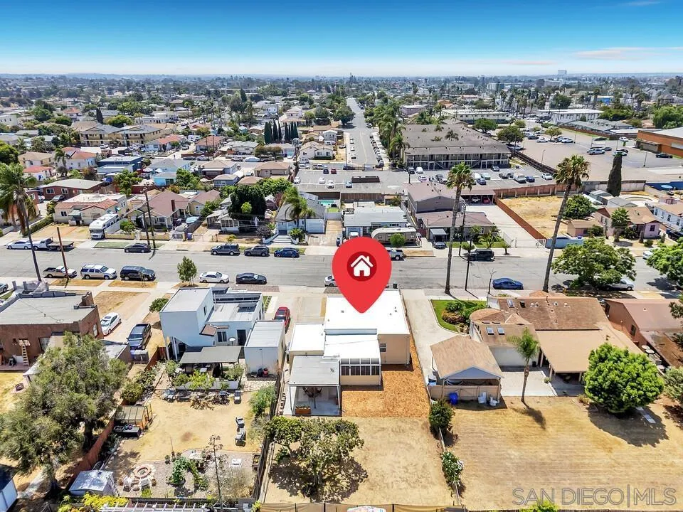 1005 E 2nd St National City, CA 91950