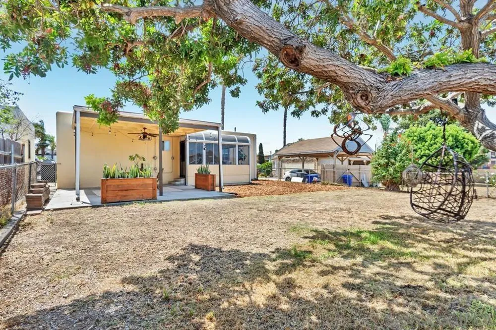 1005 E 2nd St National City, CA 91950