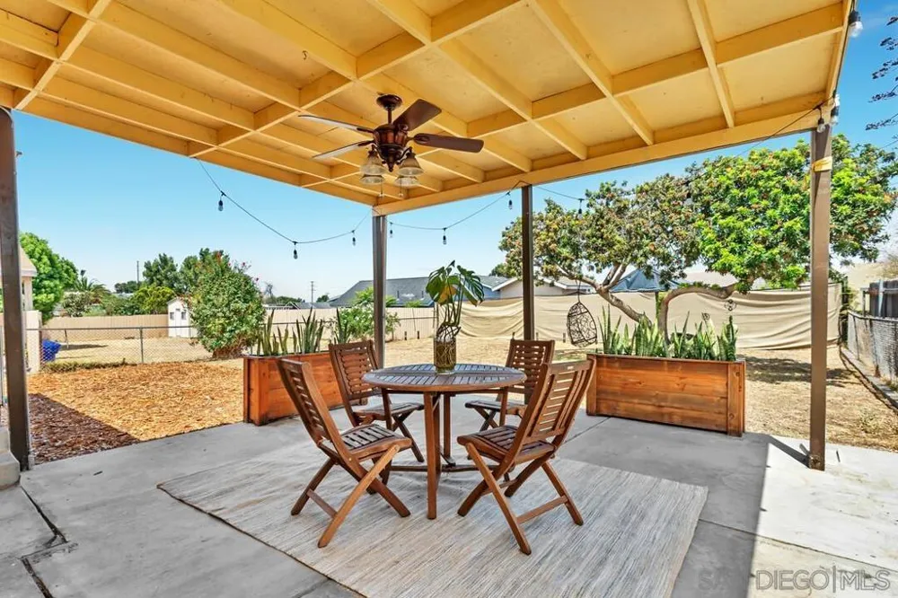 1005 E 2nd St National City, CA 91950