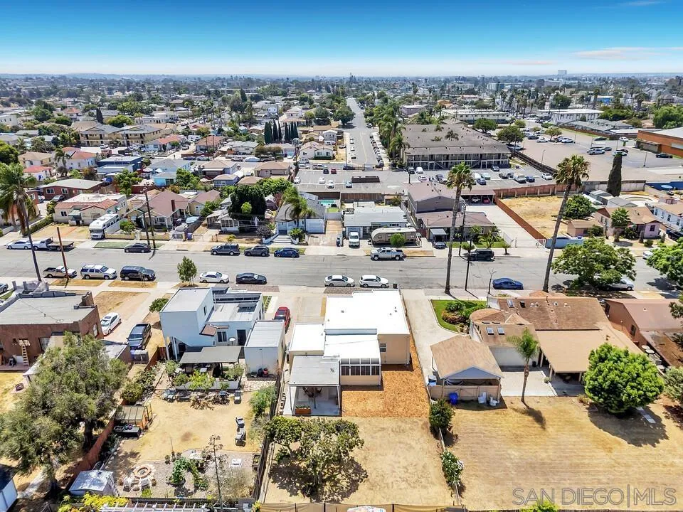 1005 E 2nd St National City, CA 91950