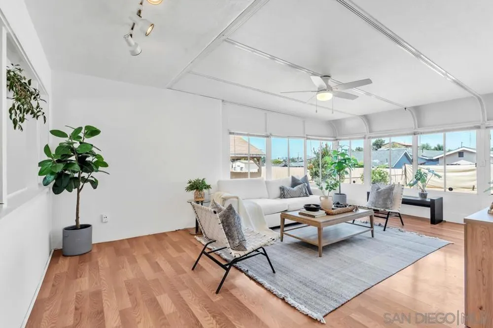 1005 E 2nd St National City, CA 91950