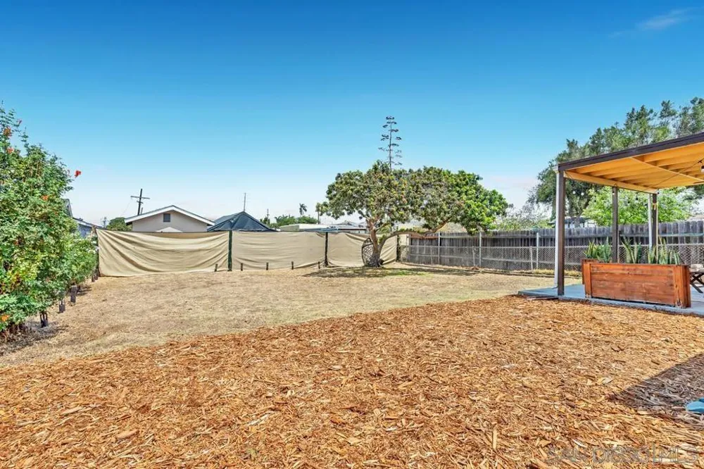 1005 E 2nd St National City, CA 91950