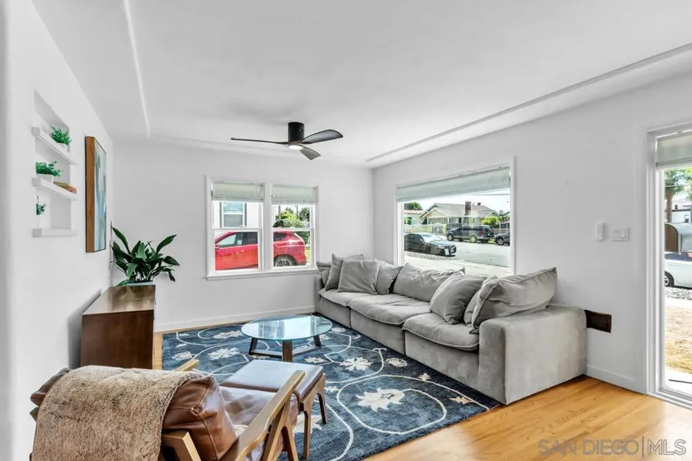 1005 E 2nd St National City, CA 91950