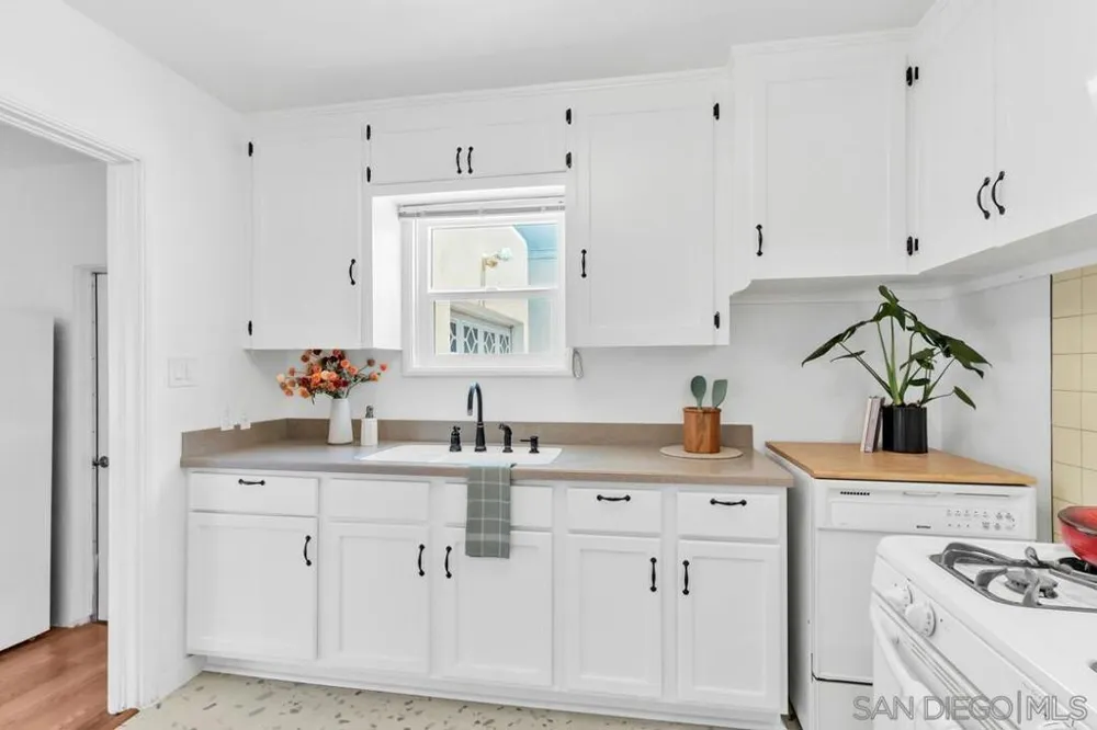 1005 E 2nd St National City, CA 91950