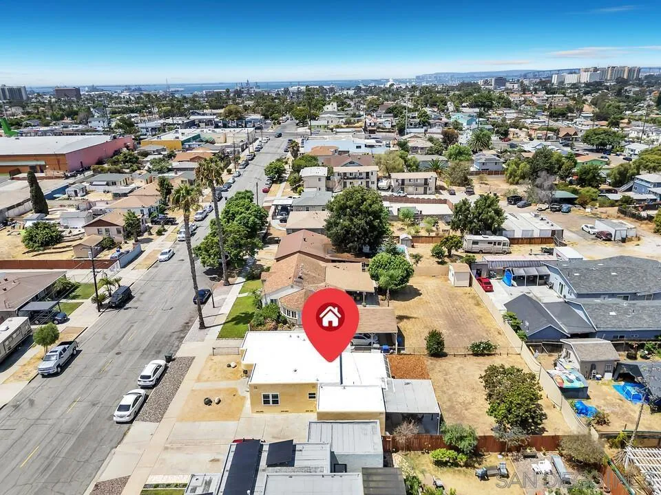 1005 E 2nd St National City, CA 91950