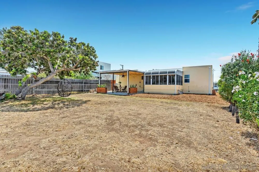 1005 E 2nd St National City, CA 91950