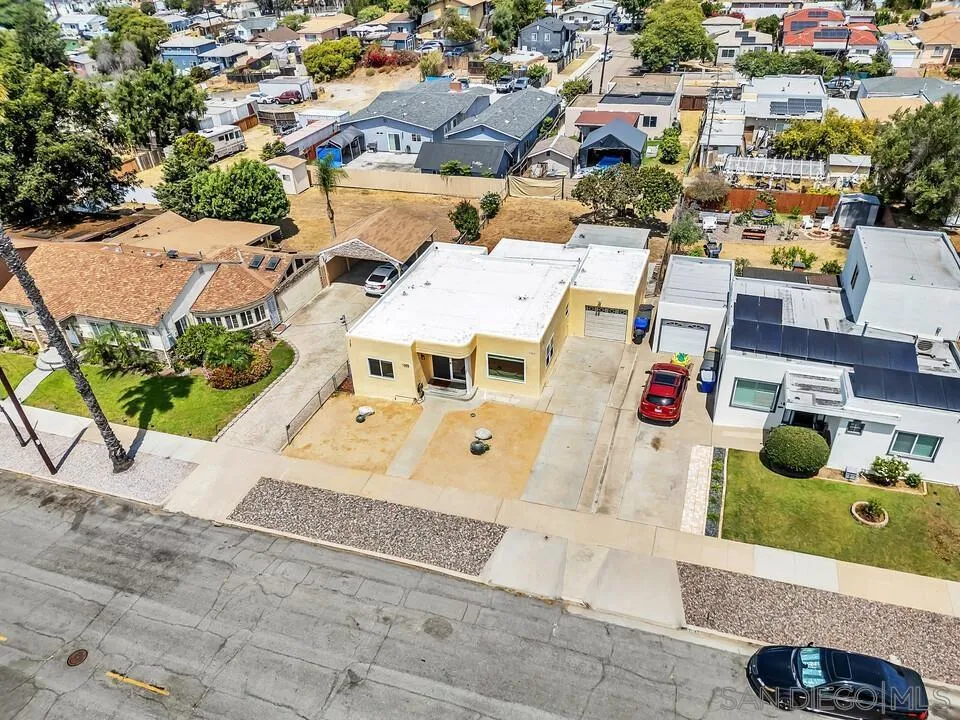 1005 E 2nd St National City, CA 91950