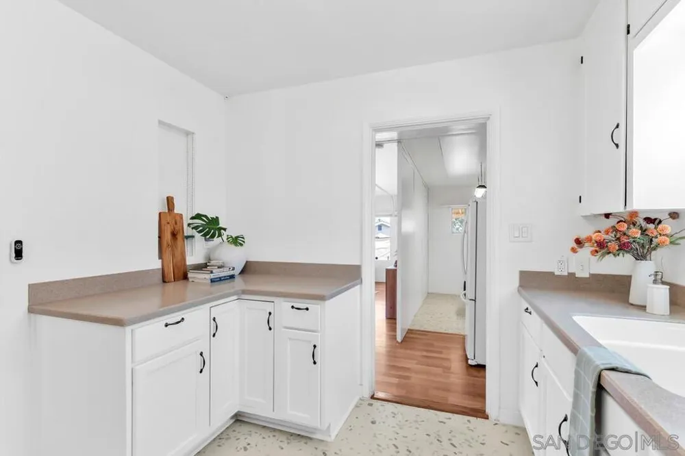 1005 E 2nd St National City, CA 91950