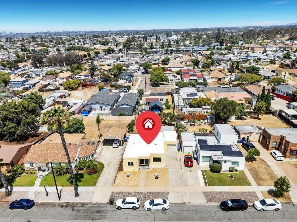 1005 E 2nd St National City, CA 91950