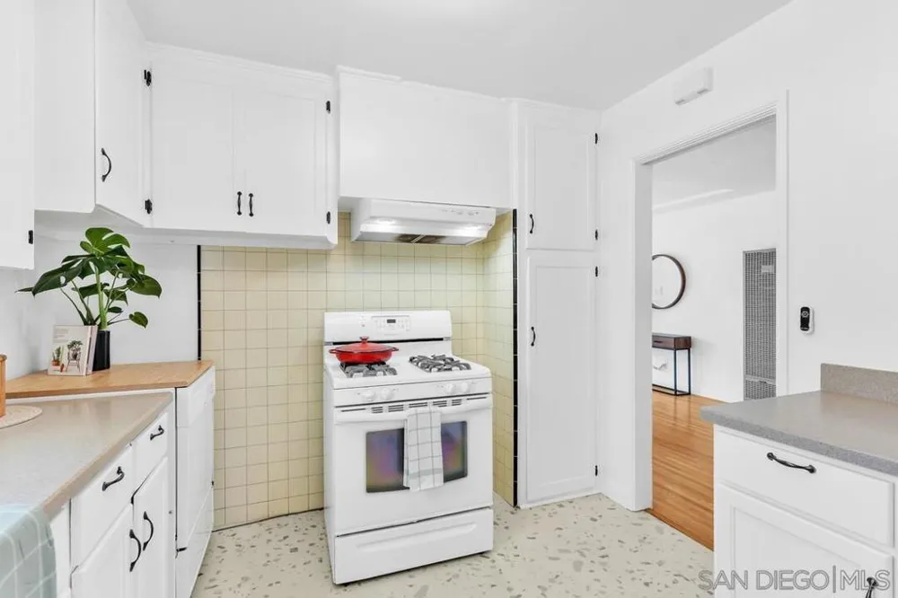 1005 E 2nd St National City, CA 91950