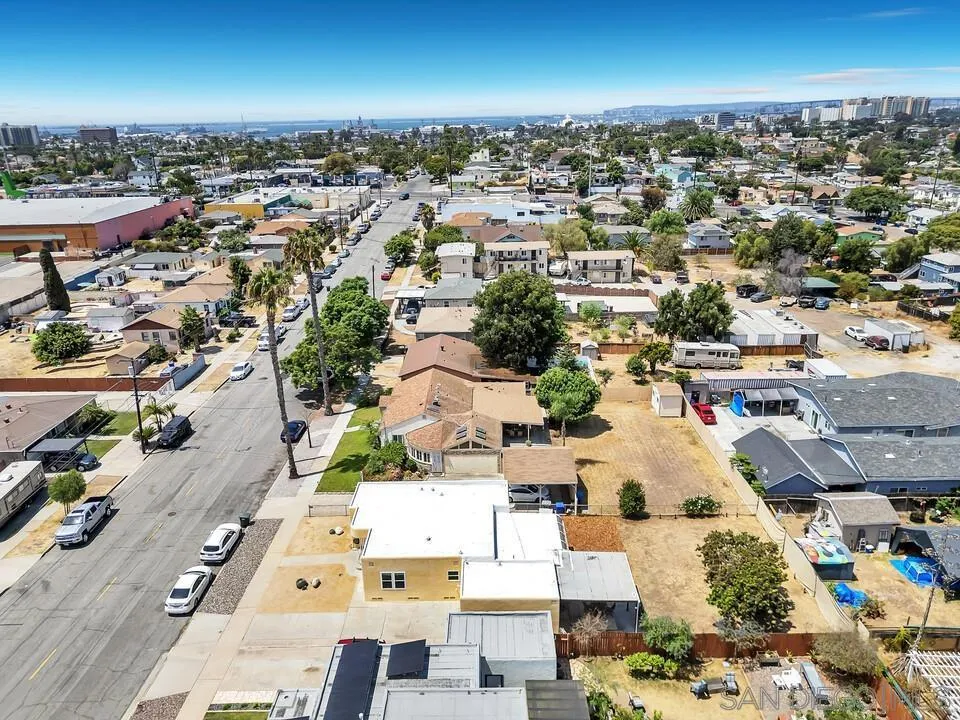 1005 E 2nd St National City, CA 91950