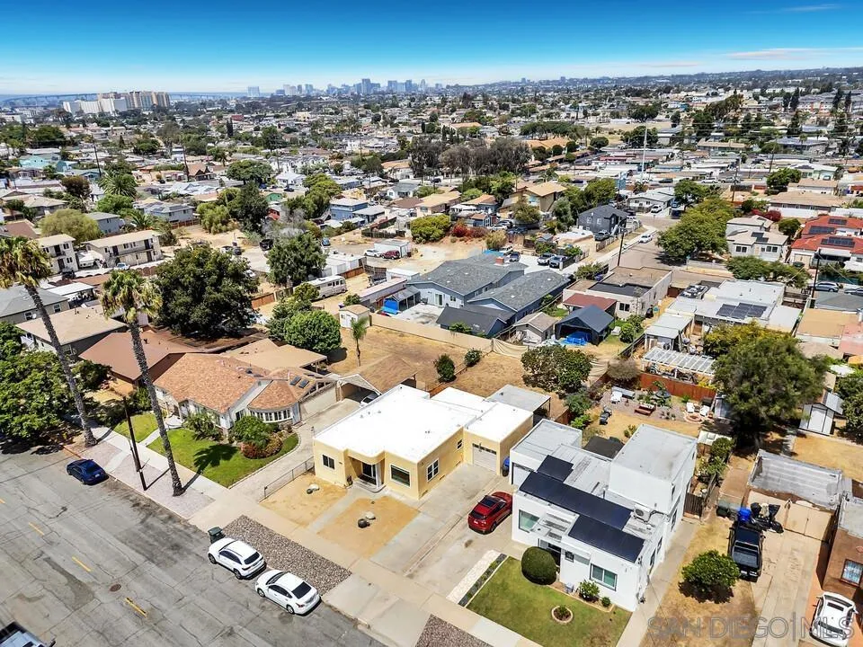 1005 E 2nd St National City, CA 91950