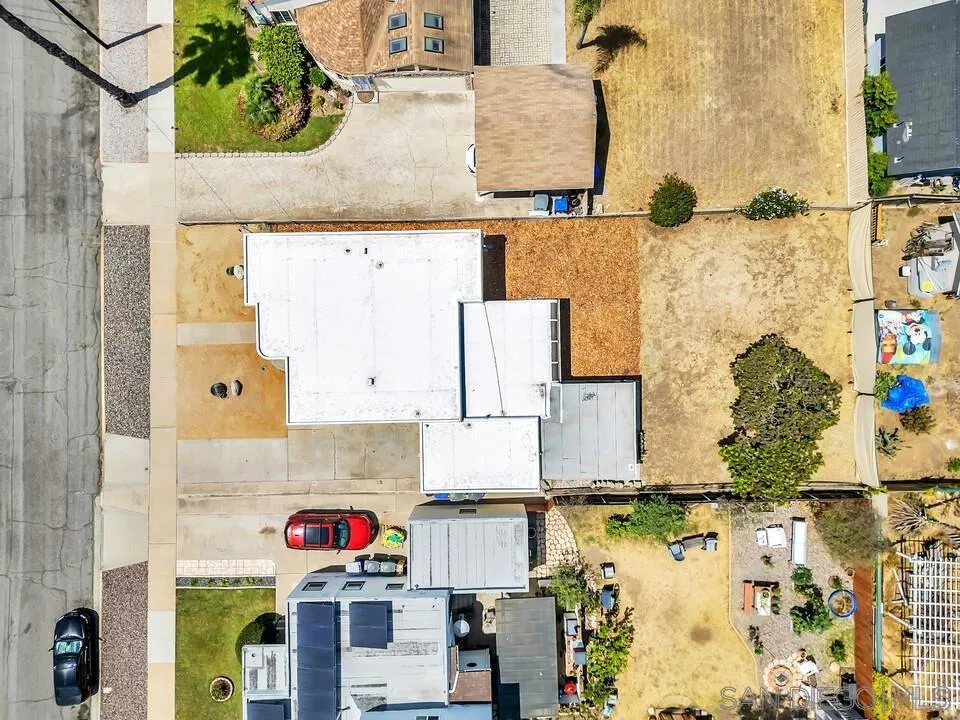 1005 E 2nd St National City, CA 91950