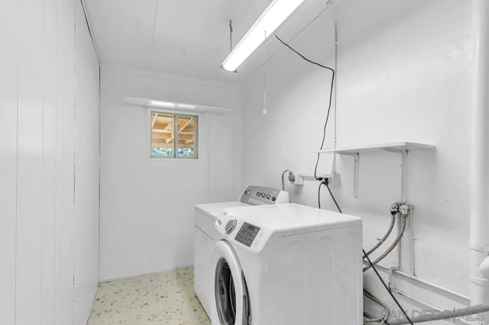 1005 E 2nd St National City, CA 91950