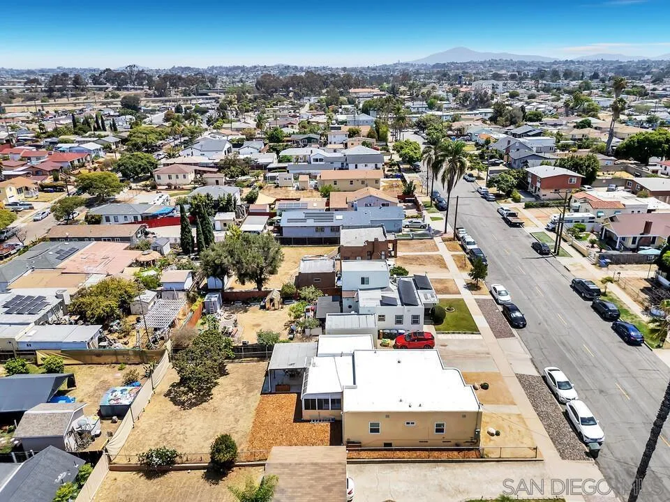 1005 E 2nd St National City, CA 91950
