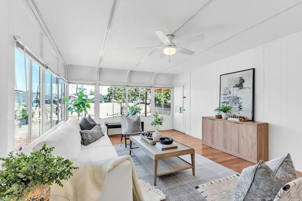 1005 E 2nd St National City, CA 91950