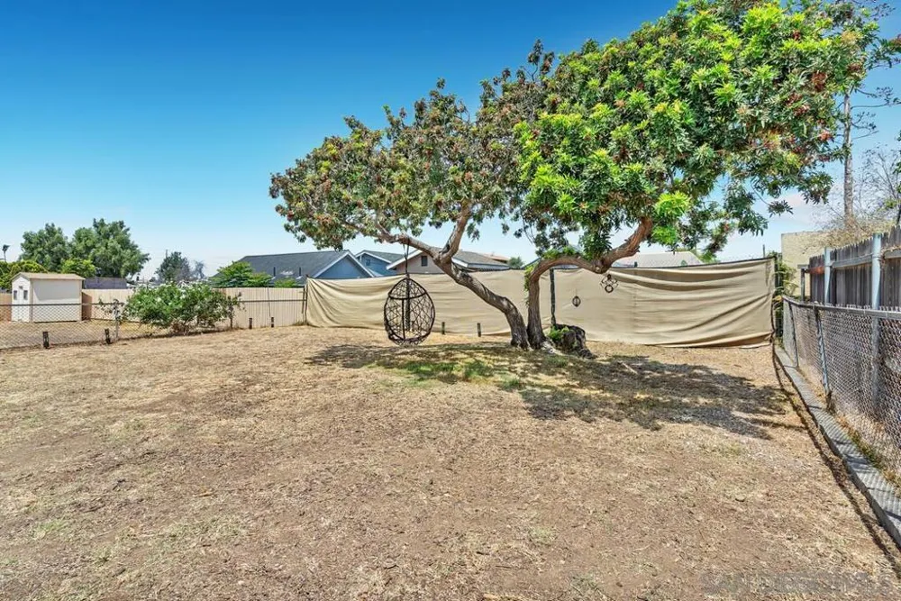 1005 E 2nd St National City, CA 91950