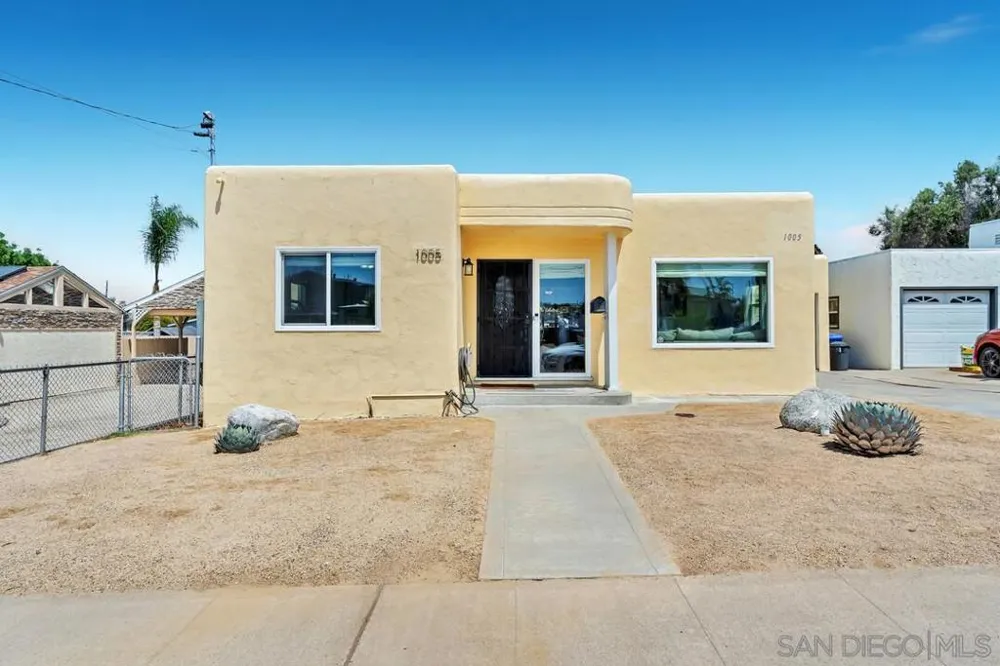 1005 E 2nd St National City, CA 91950