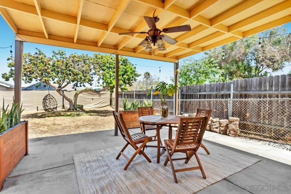 1005 E 2nd St National City, CA 91950