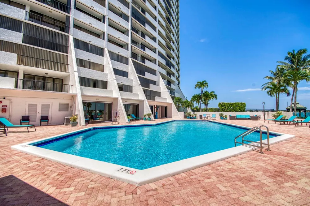 5200 Flagler Drive #1106 West Palm Beach, FL 33407
