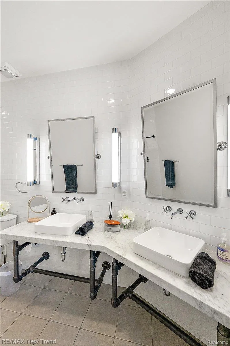 804 Main Street #2H Rochester City, MI 48307