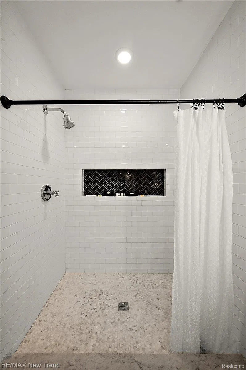 804 Main Street #2H Rochester City, MI 48307