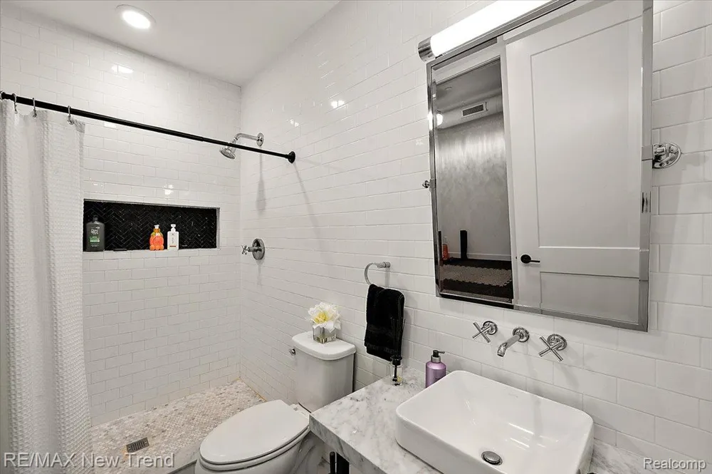804 Main Street #2H Rochester City, MI 48307