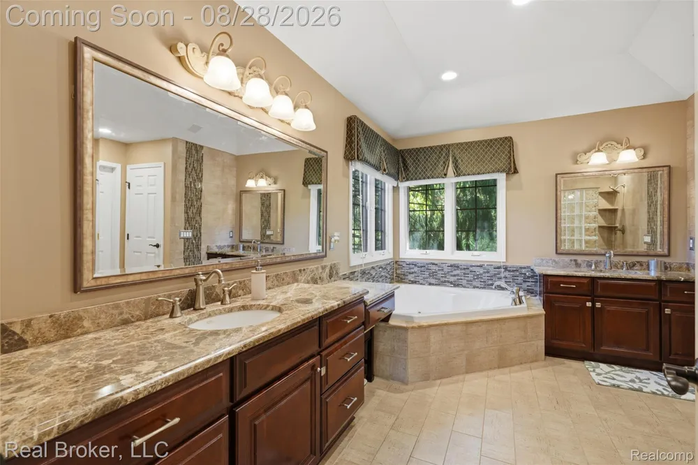 5380 Fieldstone Court Genoa Township, MI 48116