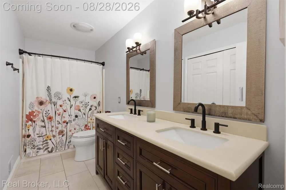 5380 Fieldstone Court Genoa Township, MI 48116