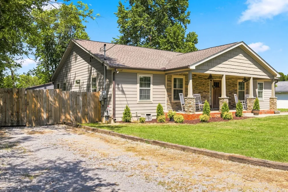 1412 Suzanne Dr Murfreesboro, TN 37128