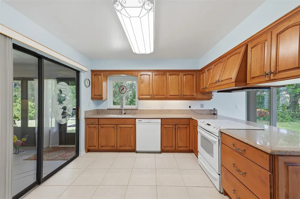 1803 NEW BEDFORD DRIVE Sun City Center, FL 33573