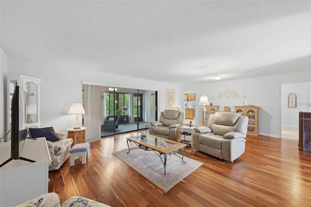 1803 NEW BEDFORD DRIVE Sun City Center, FL 33573