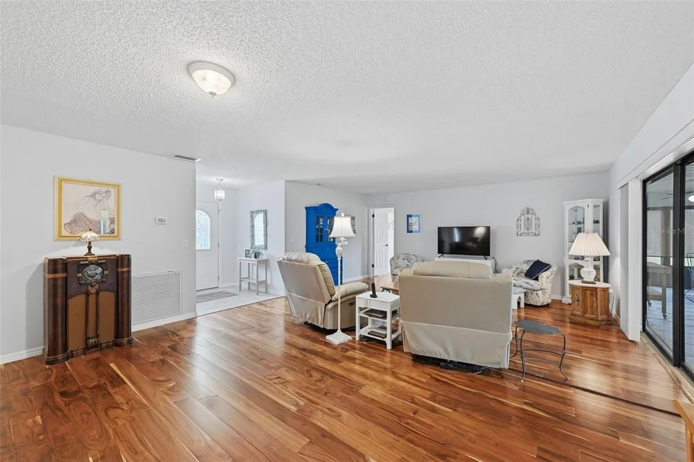 1803 NEW BEDFORD DRIVE Sun City Center, FL 33573