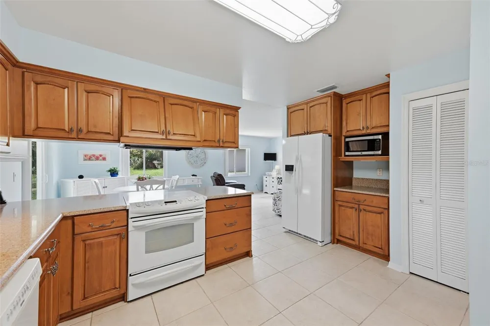 1803 NEW BEDFORD DRIVE Sun City Center, FL 33573