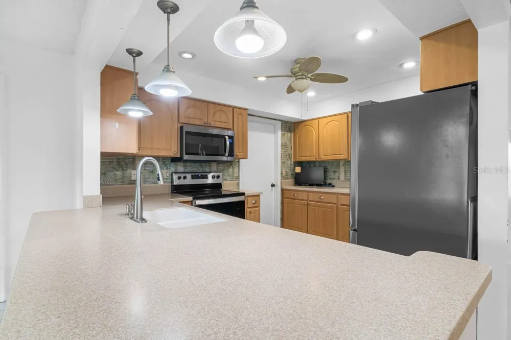 1001 ARDMORE WAY Sun City Center, FL 33573