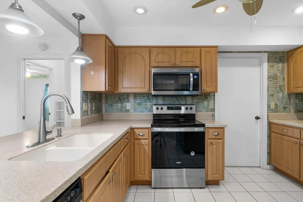 1001 ARDMORE WAY Sun City Center, FL 33573