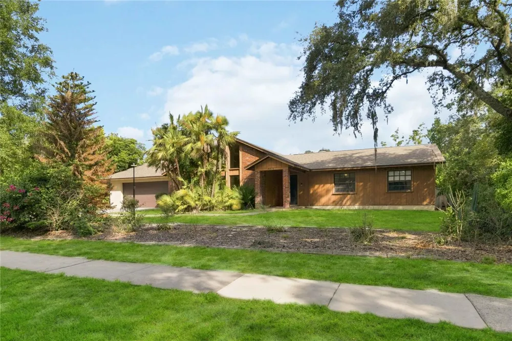7813 SARANAC COURT Orlando, FL 32835