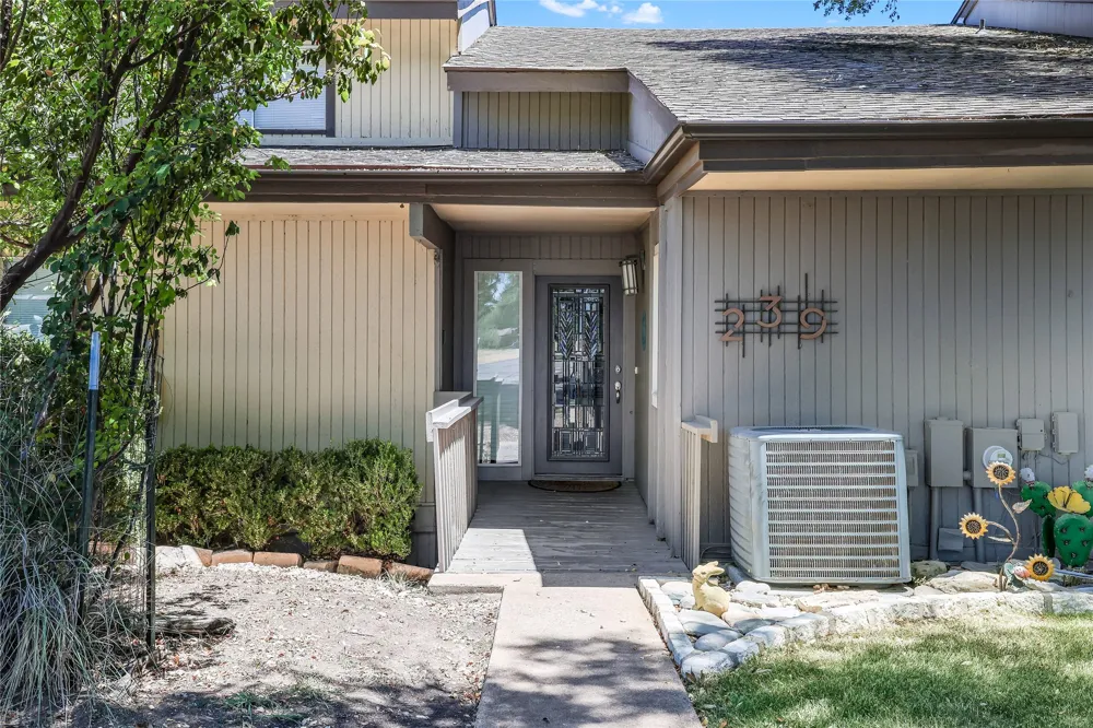 239 VENTURE BOULEVARD S Point Venture, TX 78645