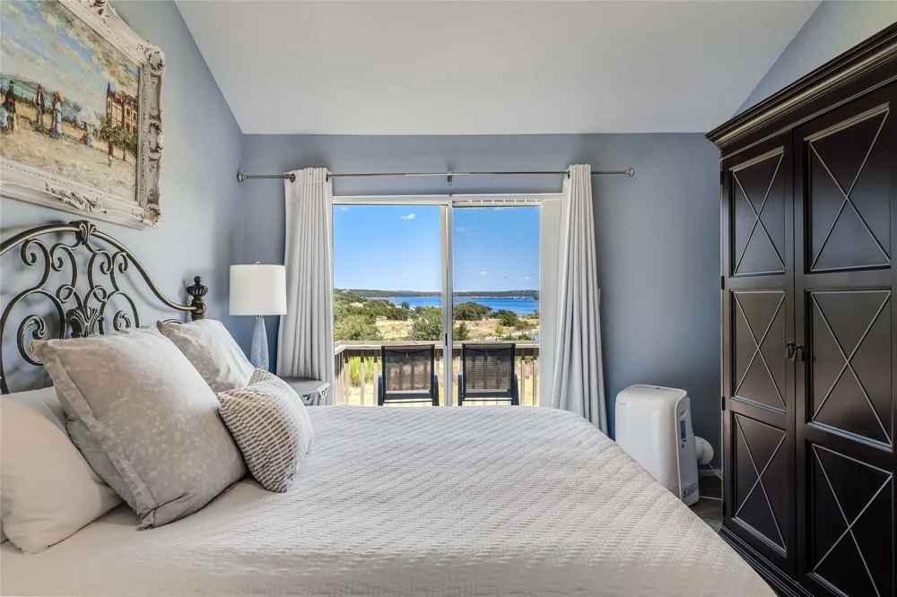 239 VENTURE BOULEVARD S Point Venture, TX 78645