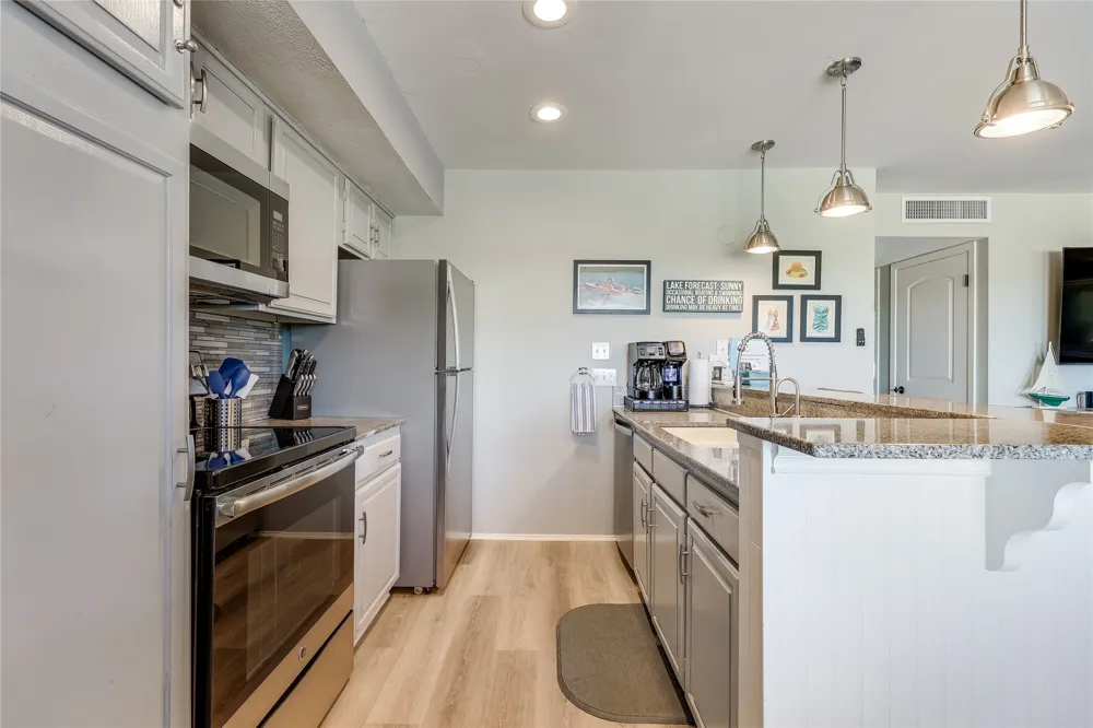 239 VENTURE BOULEVARD S Point Venture, TX 78645