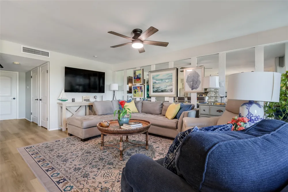 239 VENTURE BOULEVARD S Point Venture, TX 78645