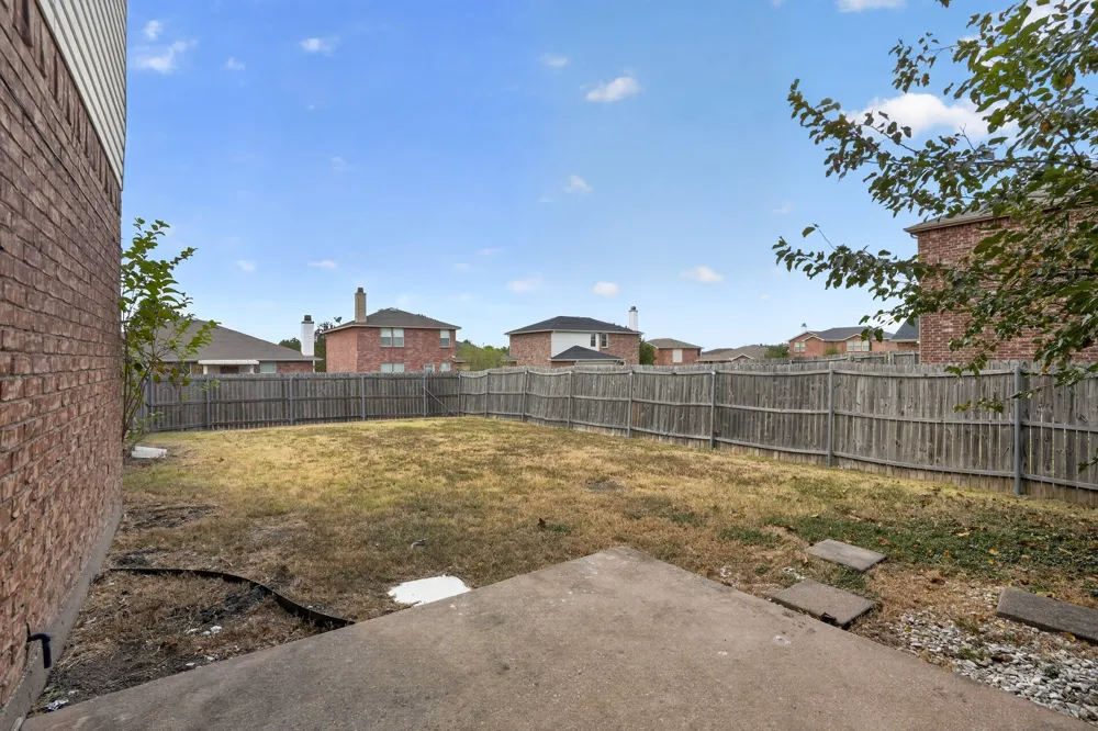 1213 Spring Water Drive Lancaster, TX 75134