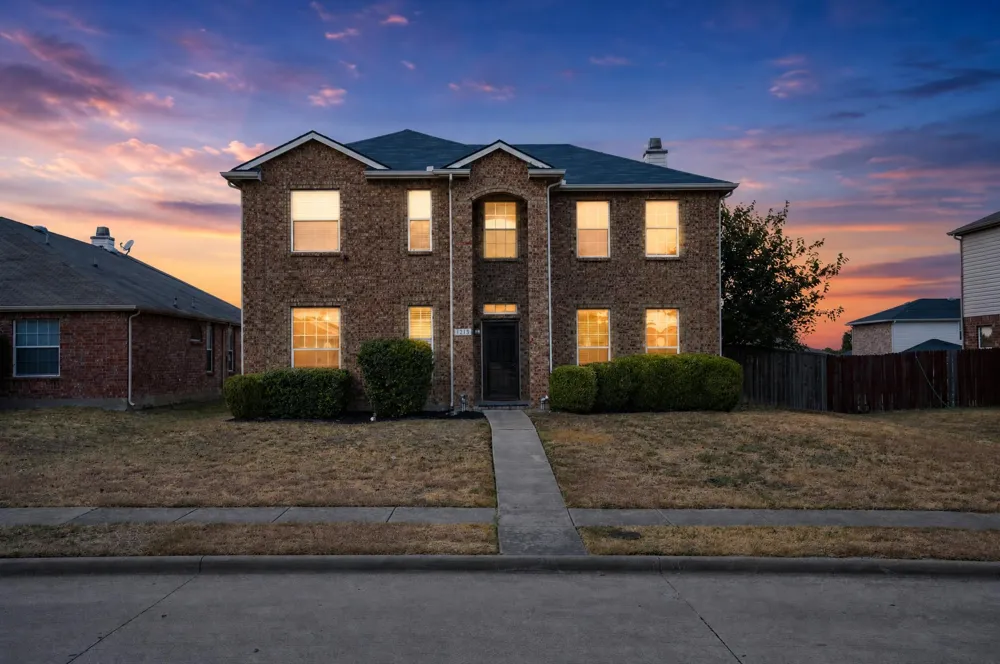 1213 Spring Water Drive Lancaster, TX 75134
