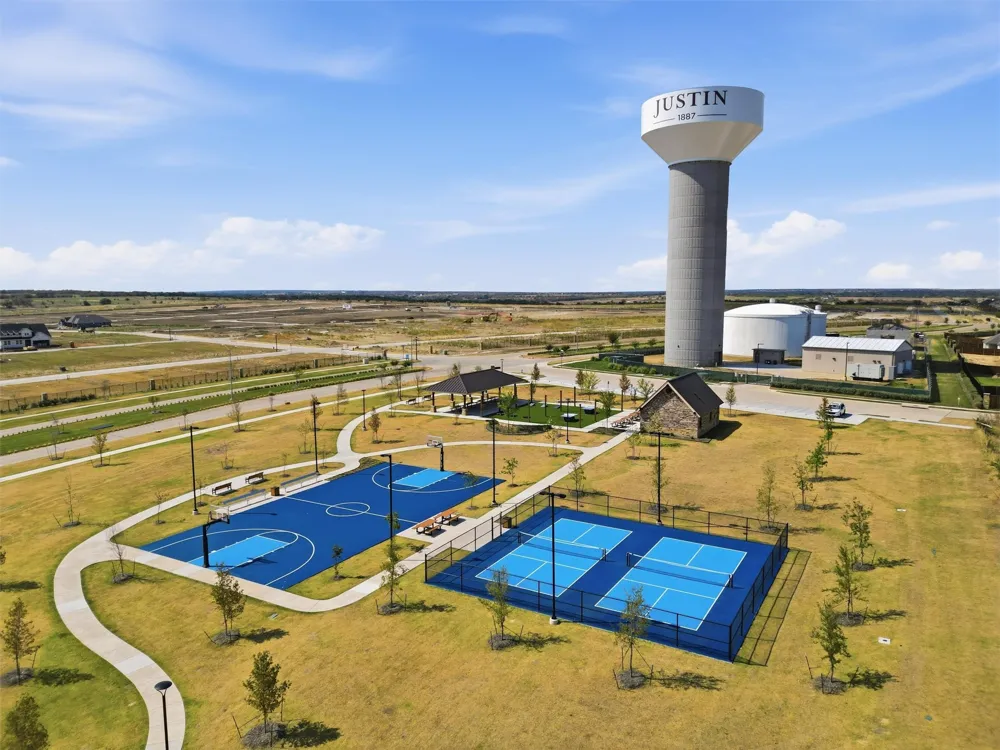 1003 Moss Grove Trail Justin, TX 76247
