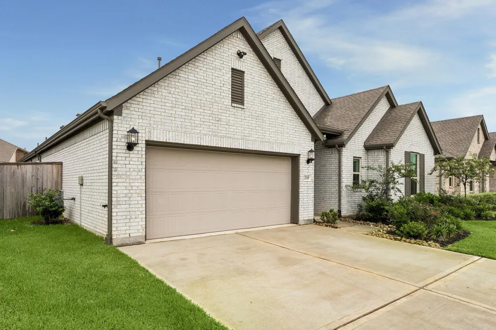 2118 Cottage Bridge Road League City, TX 77573