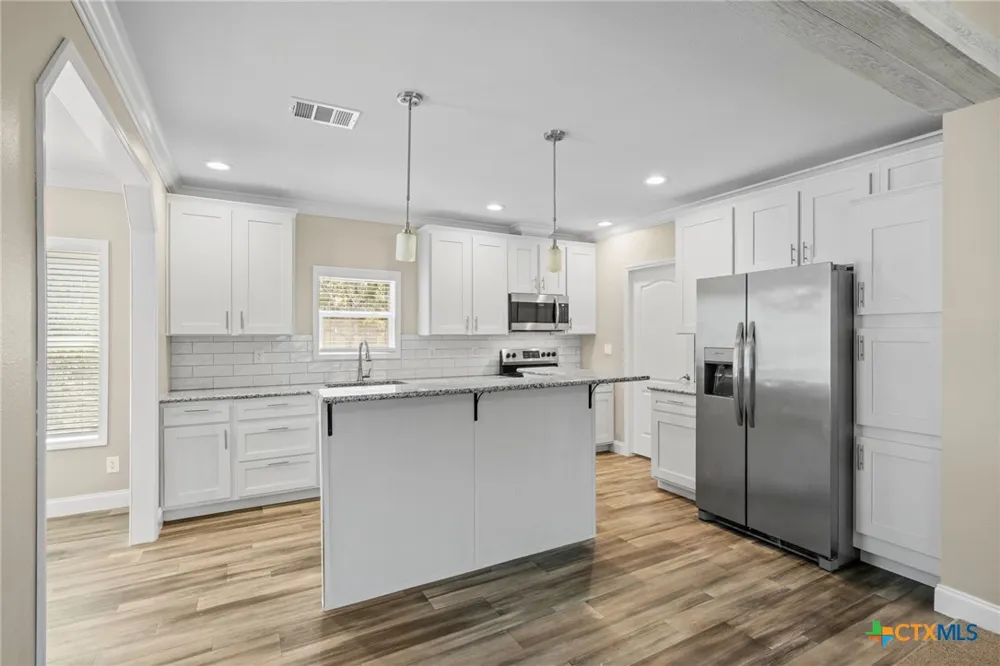 711 La Cresta Drive Canyon Lake, TX 78133
