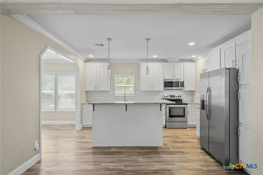 711 La Cresta Drive Canyon Lake, TX 78133