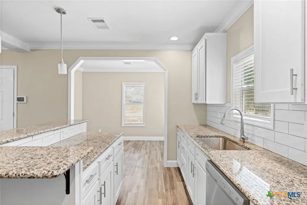 711 La Cresta Drive Canyon Lake, TX 78133
